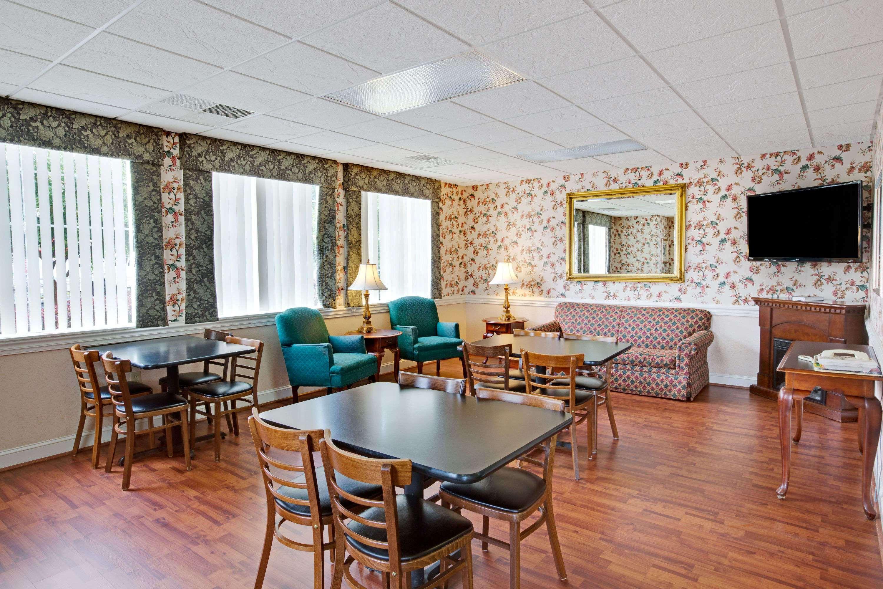 Super 8 By Wyndham Salisbury Hotel Eksteriør billede