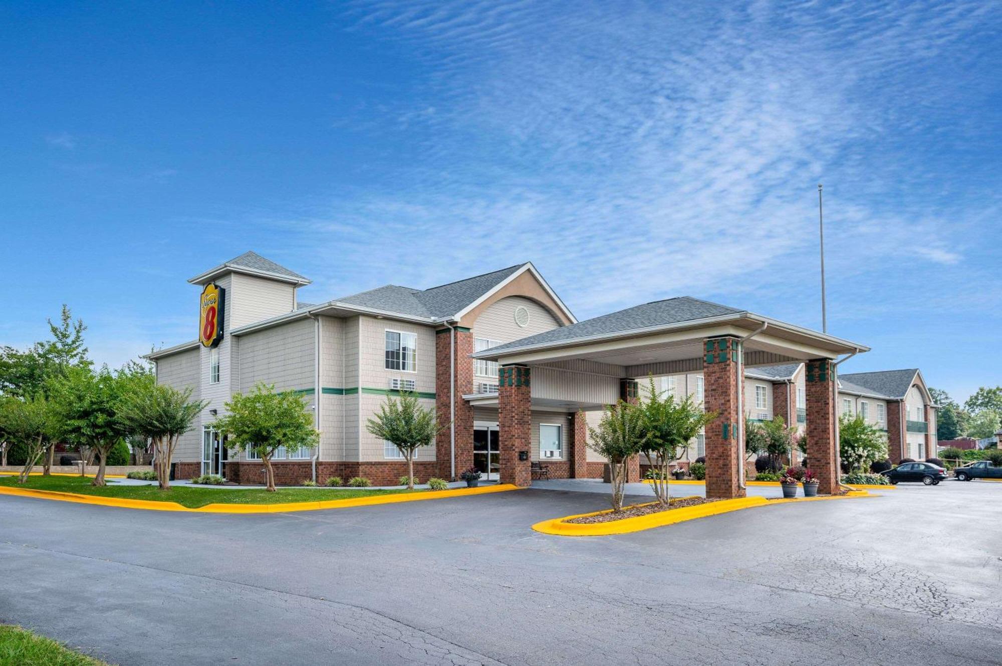 Super 8 By Wyndham Salisbury Hotel Eksteriør billede